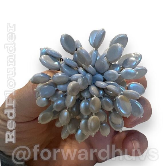 Playful Moving Grayish Silver Plastic Brooch - Artistic Flair - Picture 5 of 10